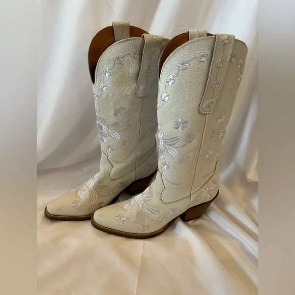 Dingo White Embroidered Western Heeled Boots - Picture 6 of 14